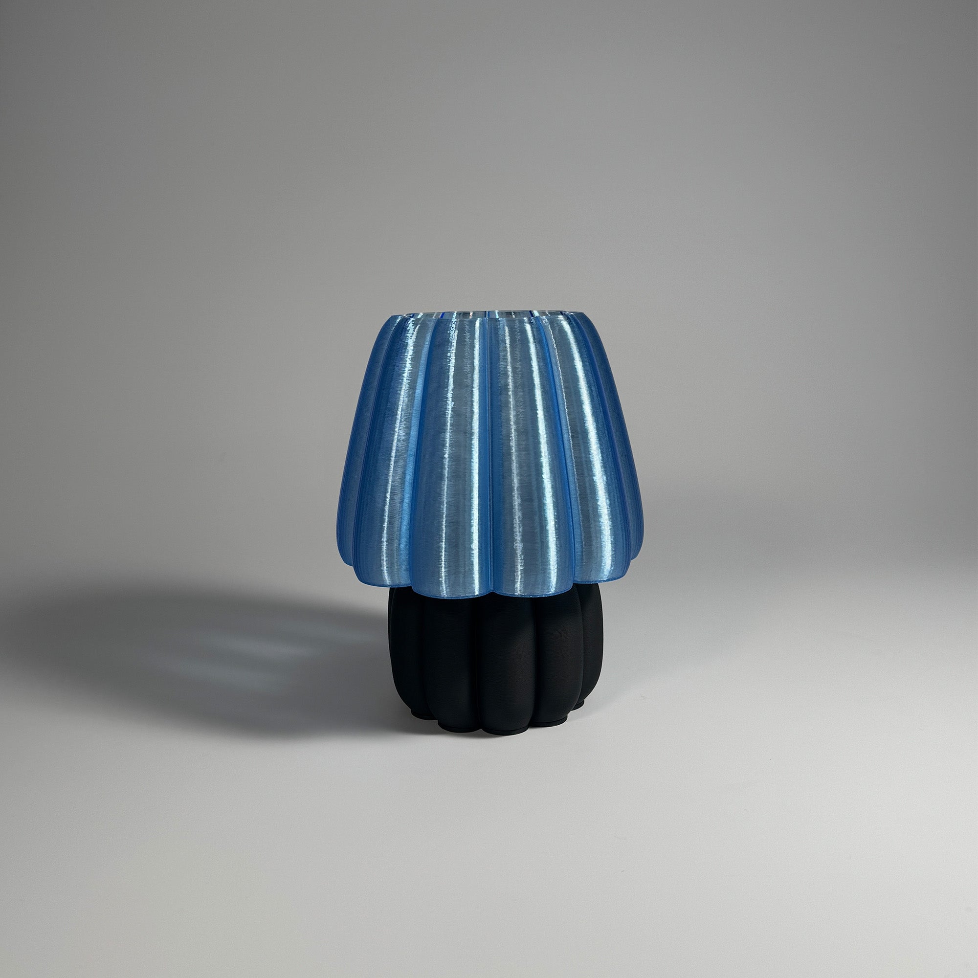Lu Cop - Pudding Lamp - Base Midnight Black / Baby Blue Translucent / H 18cm - 44.95 € - Art de Vivre - www.artdevivre.store