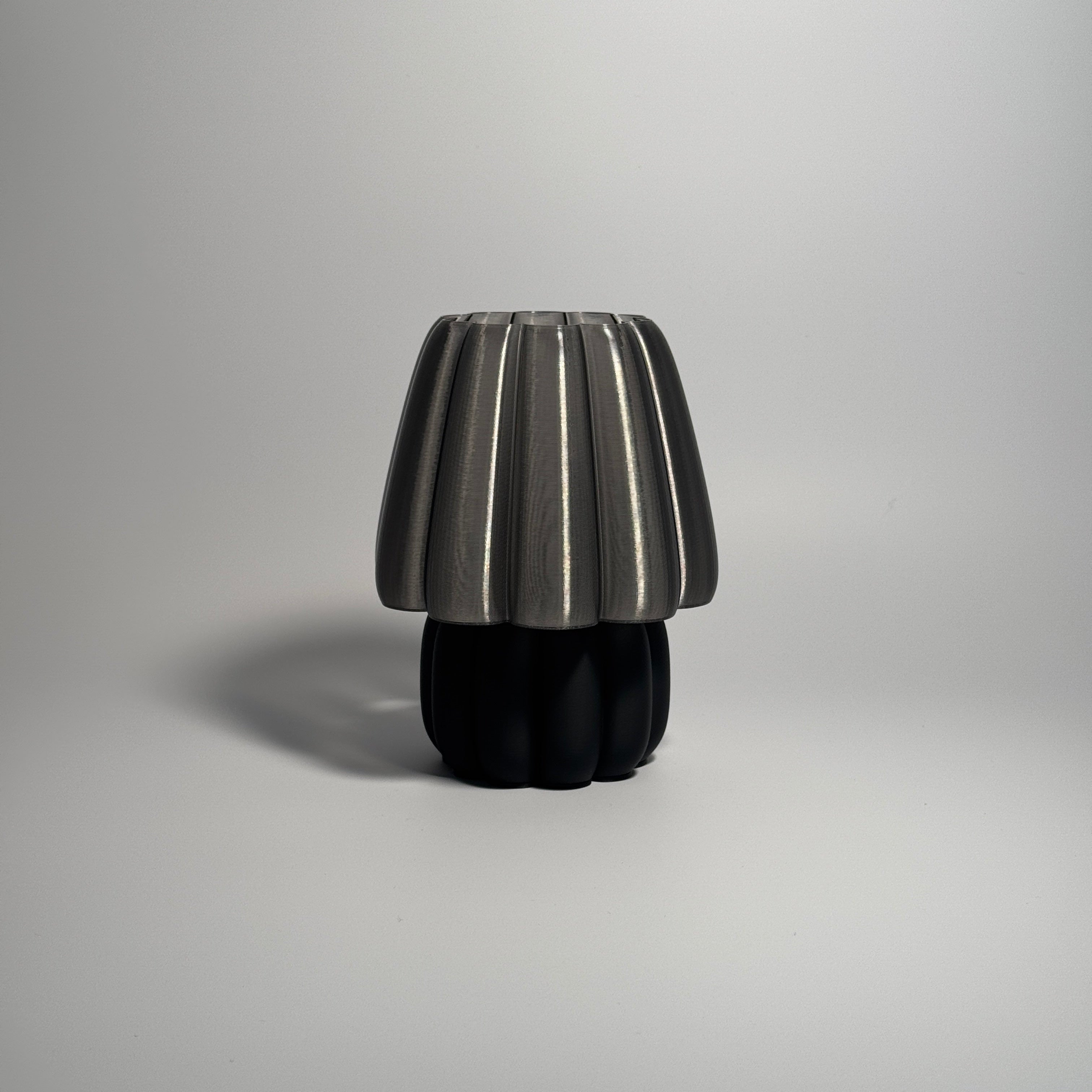 Lu Cop - Pudding Lamp - Base Midnight Black / Urban Grey Translucent / H 18cm - 44.95 € - Art de Vivre - www.artdevivre.store