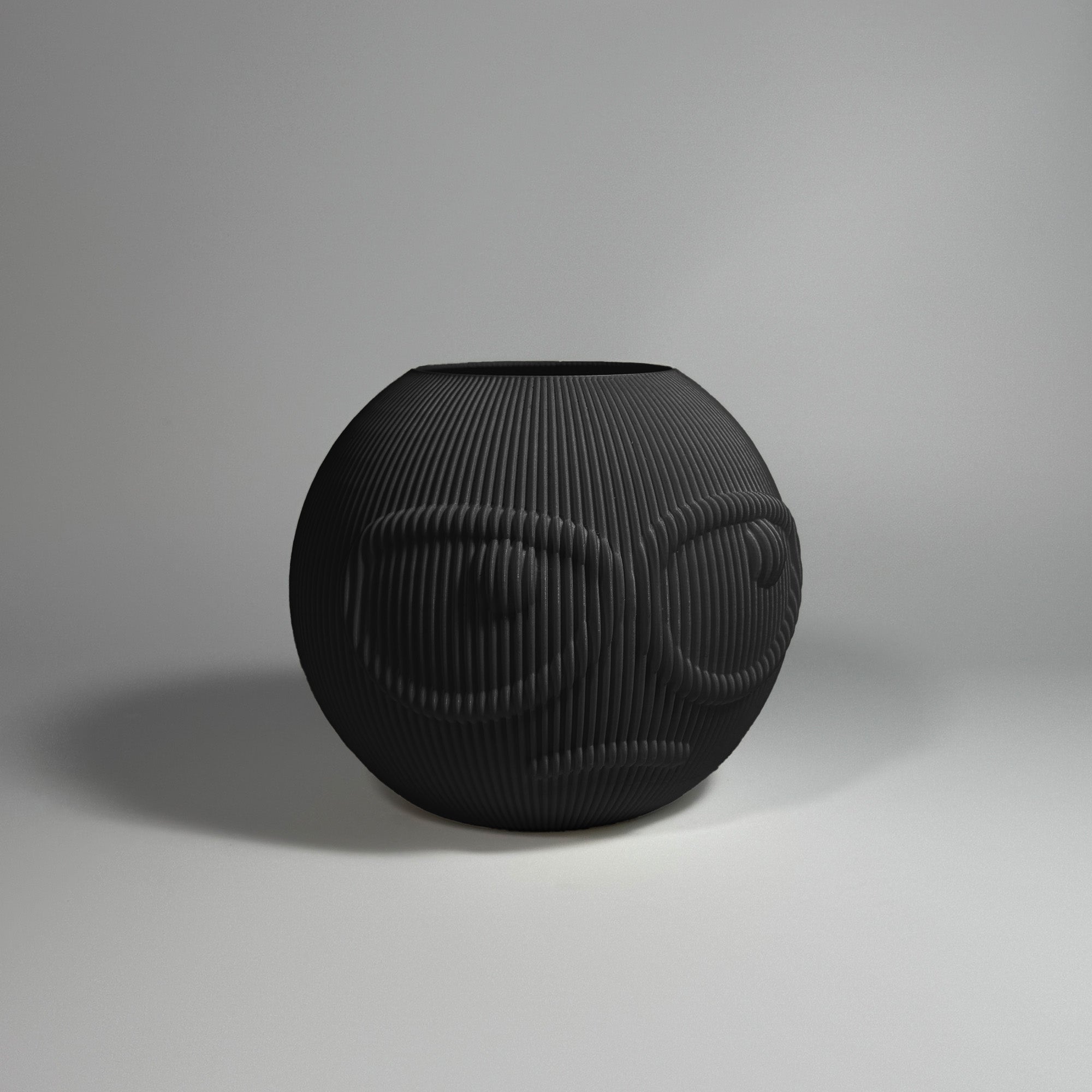 Kowafat - Suspicous Dude - Midnight Black / H 15cm - 29.95 € - Art de Vivre - www.artdevivre.store