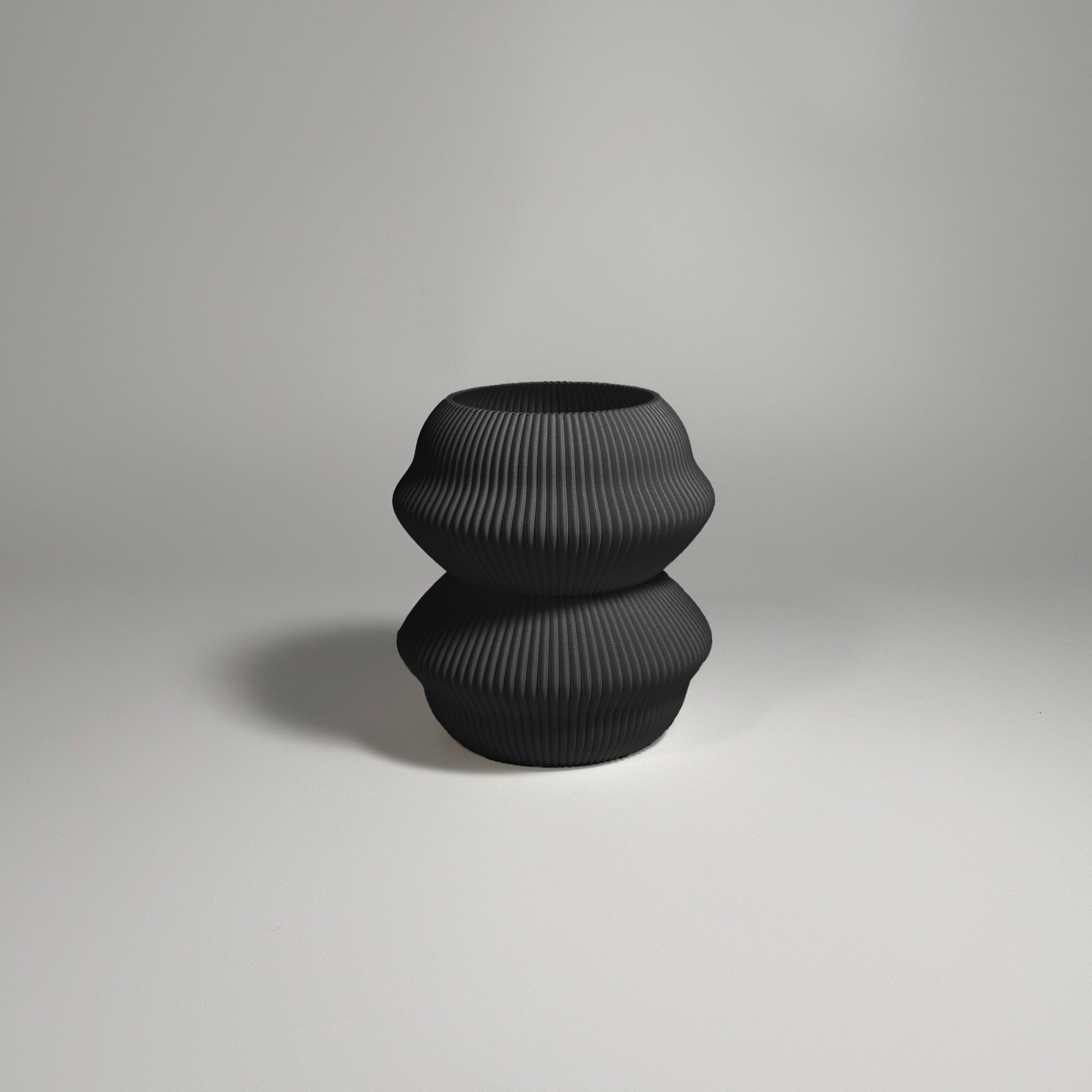 Lu Cop - Miconos Vase - Midnight Black / H 11cm - 14.95 € - Art de Vivre - www.artdevivre.store