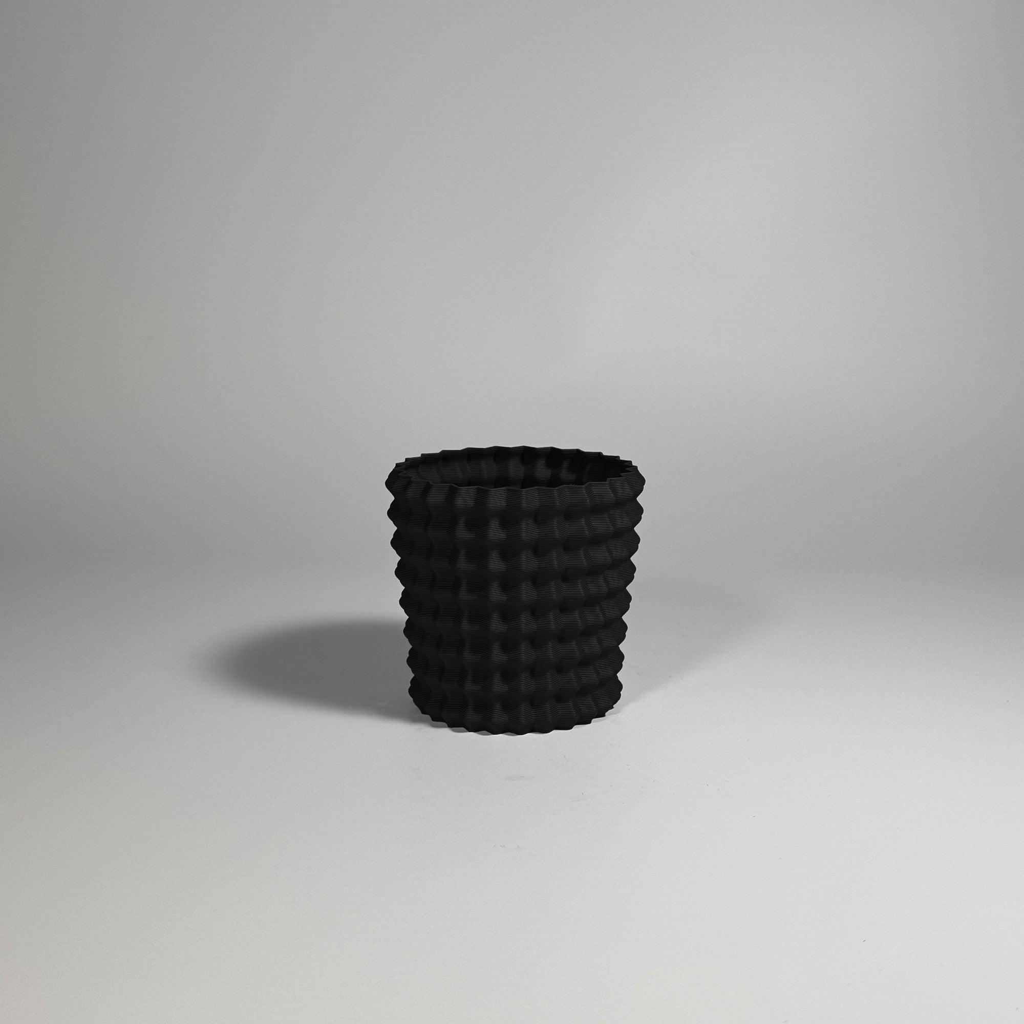 Lunfardo - Pina Pot - Midnight Black / H 9cm - 14.95 € - Art de Vivre - www.artdevivre.store
