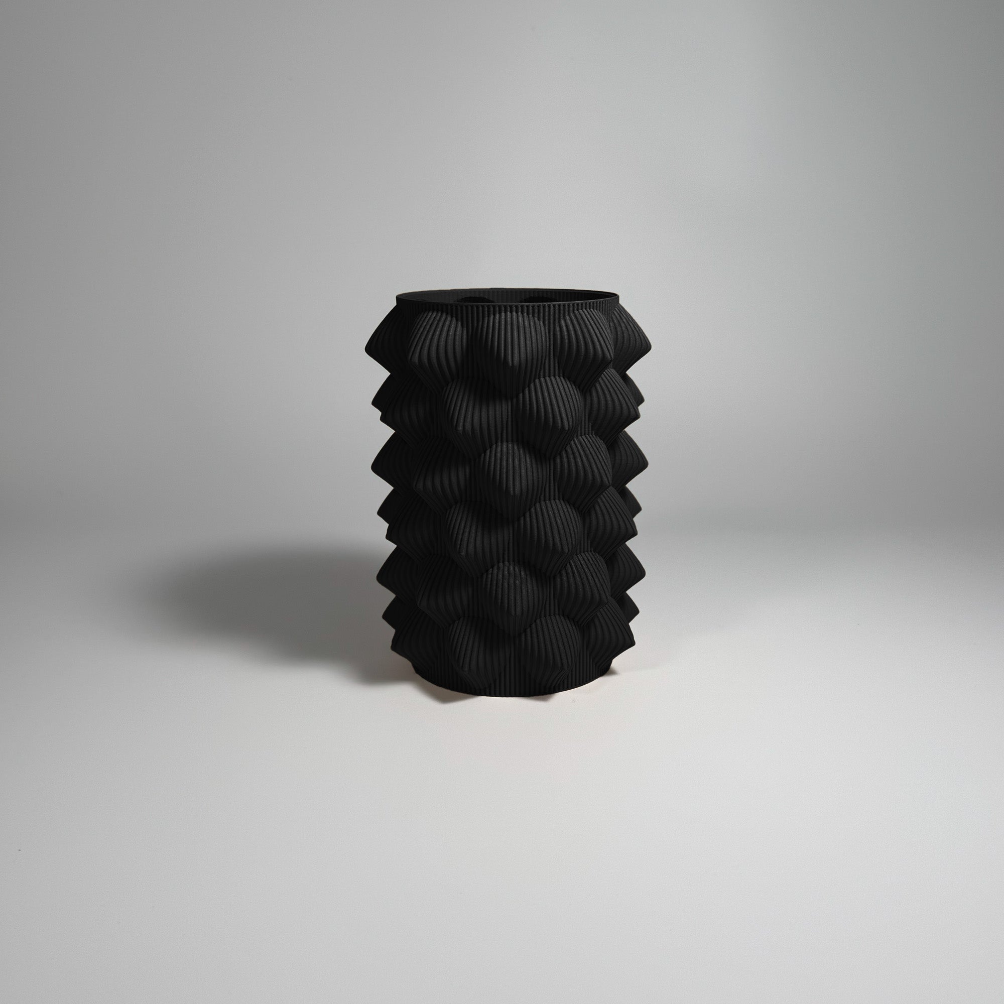 Kowafat - Pine Vase - Midnight Black / H 18cm - 19.95 € - Art de Vivre - www.artdevivre.store