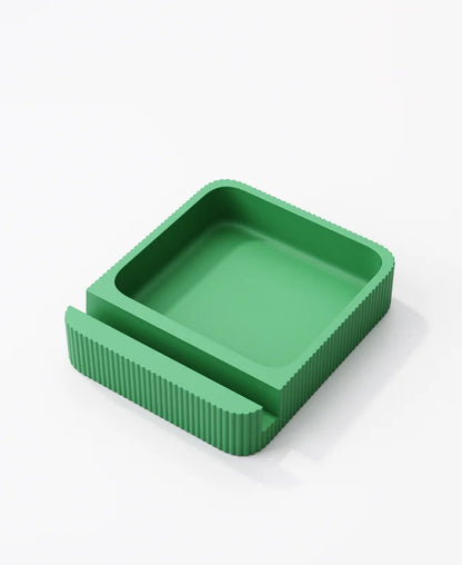 Kleines Tray mit Handyhalterung